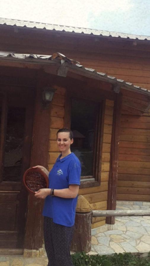 Guest House Astrit Villi Тет Екстериор снимка