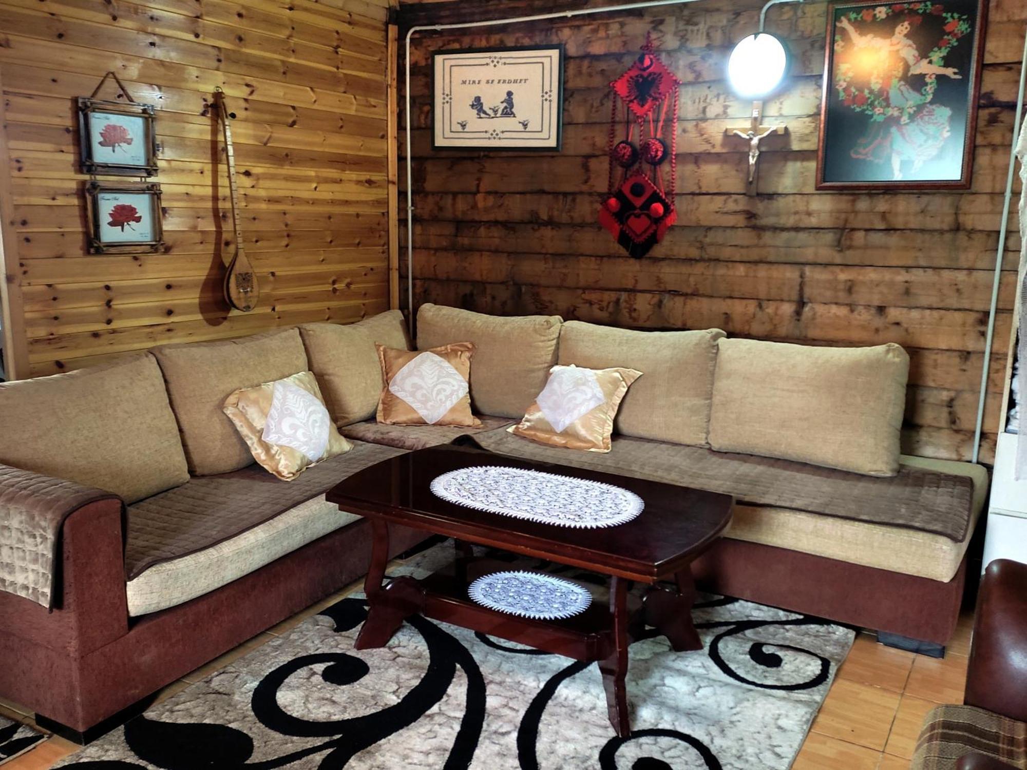 Guest House Astrit Villi Тет Екстериор снимка
